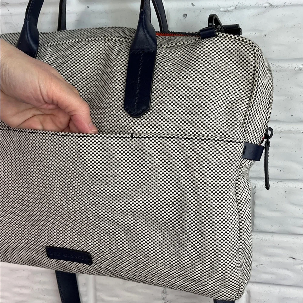 BEN MINKOFF FULTON MESSENGER BRIEFCASE BLACK WHITE FABRIC NAVY LEATHER TRIM
